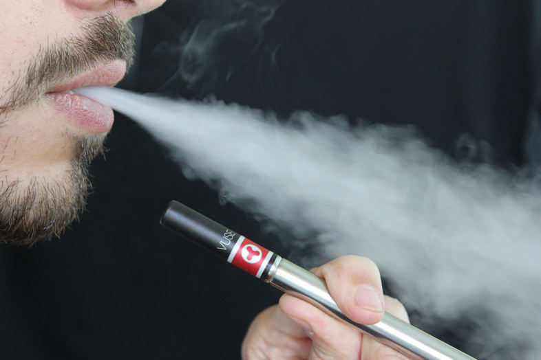 E-cigarette base liquid: 3 risks that nobody tell you about DIY methods