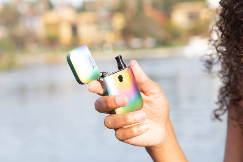 liquid-transport-plane-what-you-need-know-2 airplane and e-cigarette