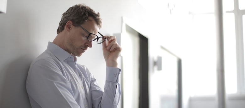 Man experiencing nicotine withdrawal symptoms