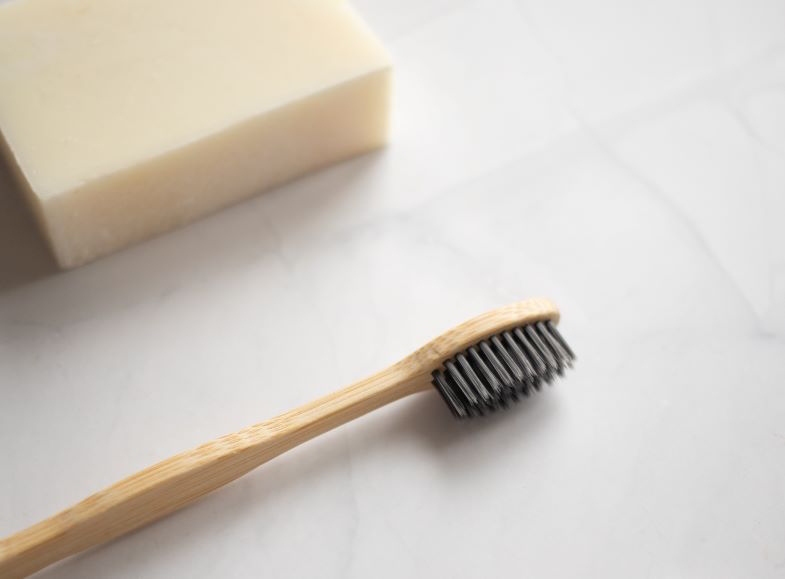 Brush and neutral soap to clean the regenerable coils
