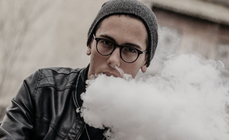 Guy vaping with a nicotine-free e-cigarette