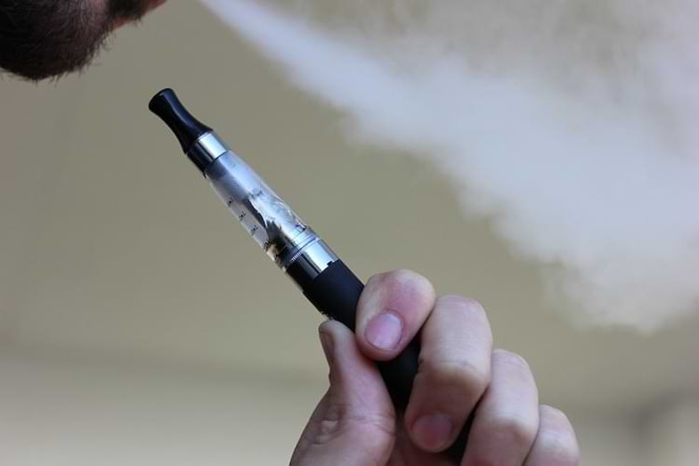 E-cigarette and puff