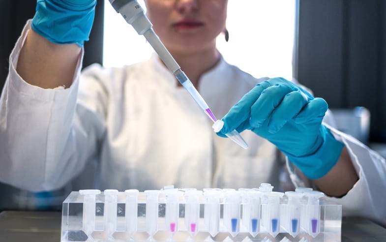 Researcher filling vials during a scientific study | Terpy 